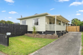 Waikanae Rest - Waikanae Beach Holiday Home